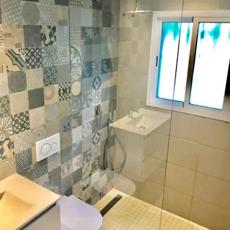 Bonito Cerca Del Mar